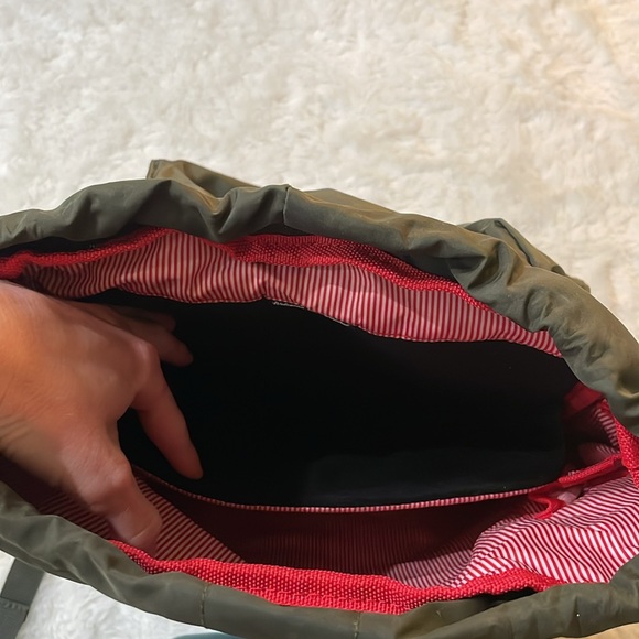 Olive green and pink Herschel Supply Co backpack - Picture 5 of 9